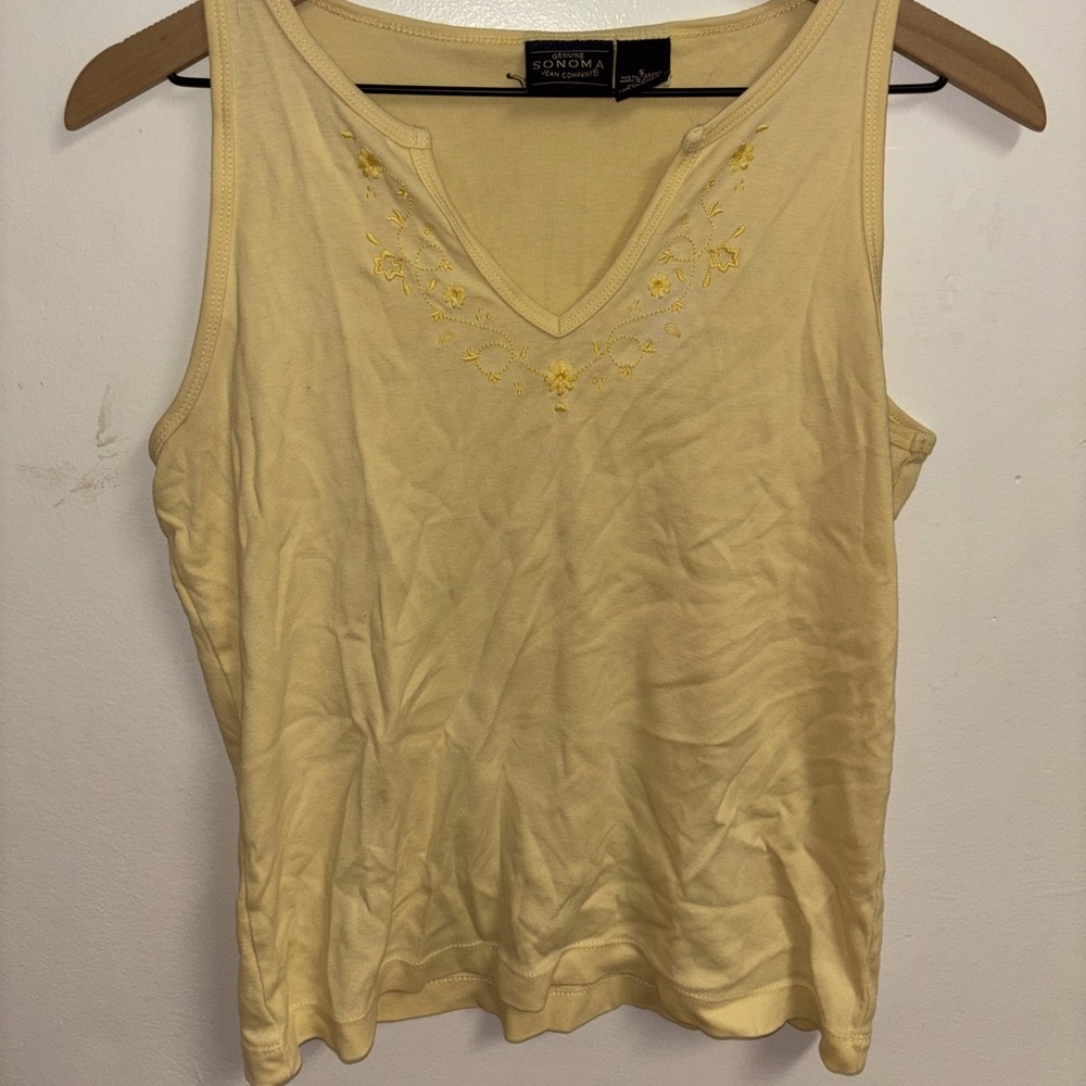 Yellow top with embroidering